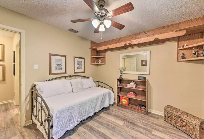 Abilene Home W/bbq & Pvt Yard, 1 Mi To Acu!