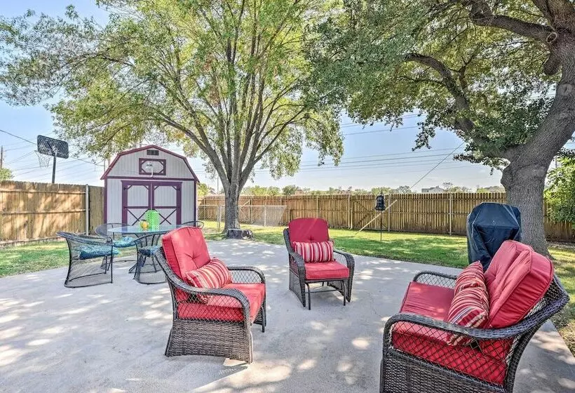 Abilene Home W/bbq & Pvt Yard, 1 Mi To Acu!