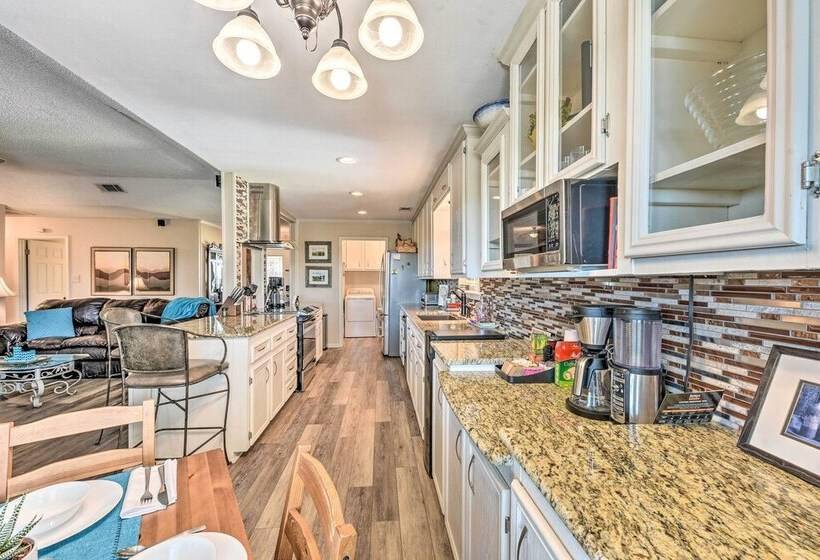 Abilene Home W/bbq & Pvt Yard, 1 Mi To Acu!