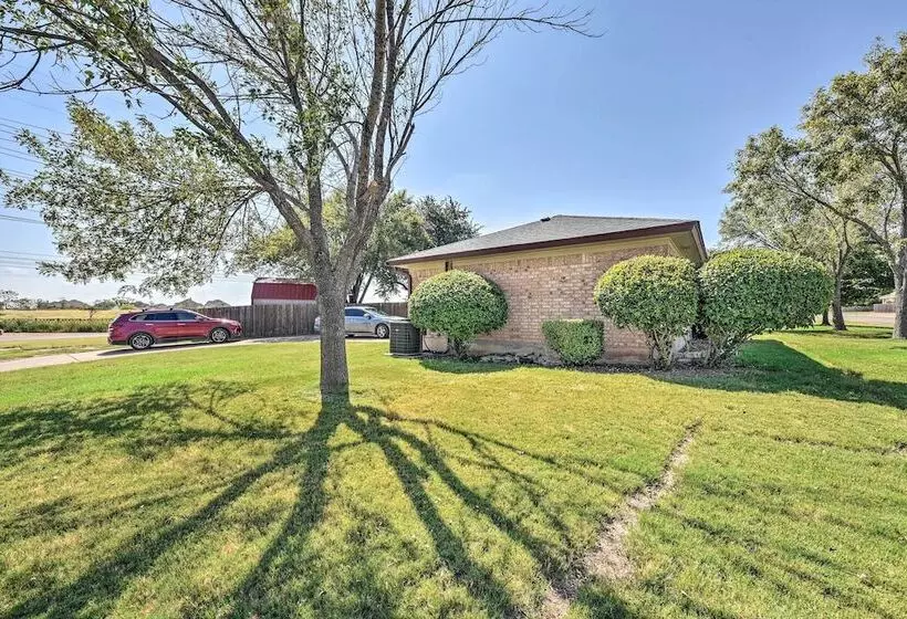 Abilene Home W/bbq & Pvt Yard, 1 Mi To Acu!