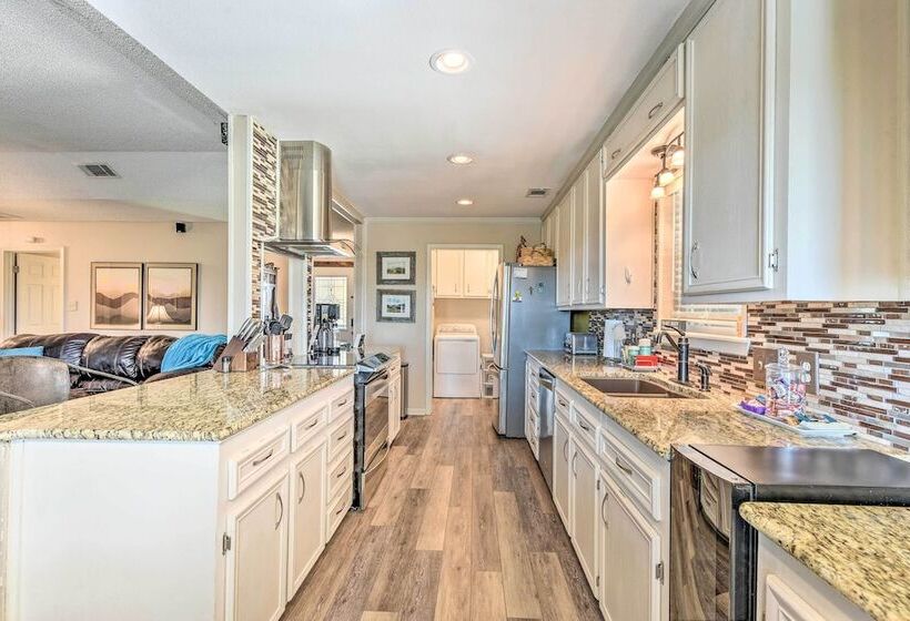 Abilene Home W/bbq & Pvt Yard, 1 Mi To Acu!