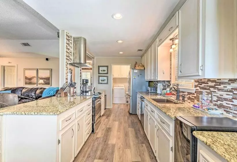 Abilene Home W/bbq & Pvt Yard, 1 Mi To Acu!