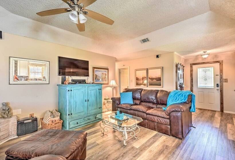 Abilene Home W/bbq & Pvt Yard, 1 Mi To Acu!