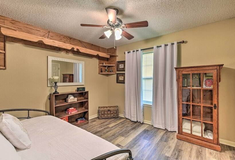 Abilene Home W/bbq & Pvt Yard, 1 Mi To Acu!