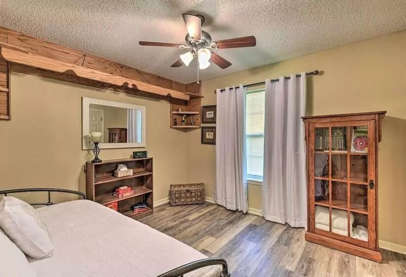 Abilene Home W/bbq & Pvt Yard, 1 Mi To Acu!