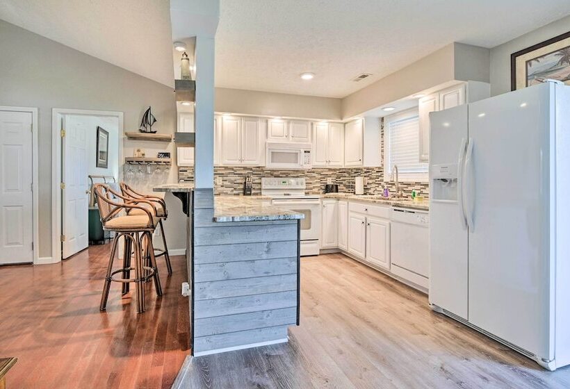 Pet Friendly Home W/ Fire Pit In Myrtle Beach