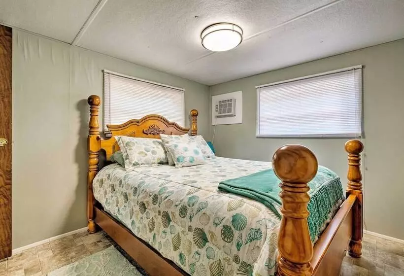 Cabin W/fire Pit, Walk To Steinhatchee River!