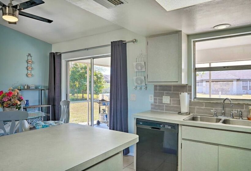 Lanai, Grill & Pets Welcome: Cape Coral Home