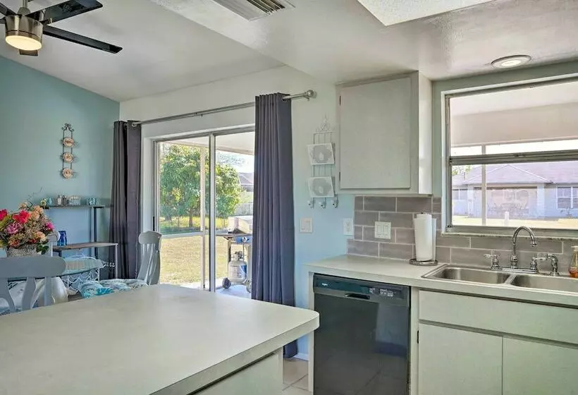 Lanai, Grill & Pets Welcome: Cape Coral Home