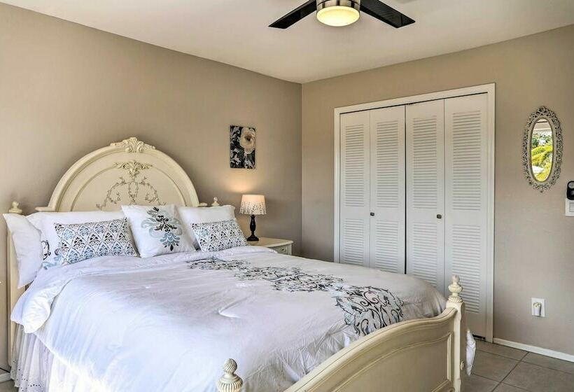 Lanai, Grill & Pets Welcome: Cape Coral Home