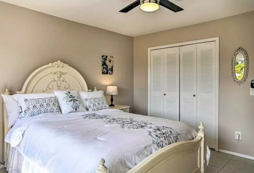 Lanai, Grill & Pets Welcome: Cape Coral Home