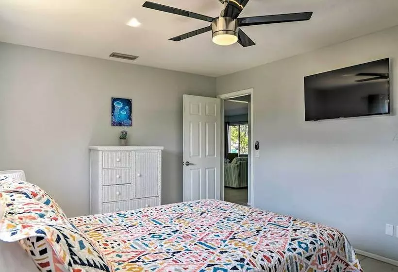 Lanai, Grill & Pets Welcome: Cape Coral Home