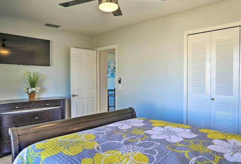 Lanai, Grill & Pets Welcome: Cape Coral Home