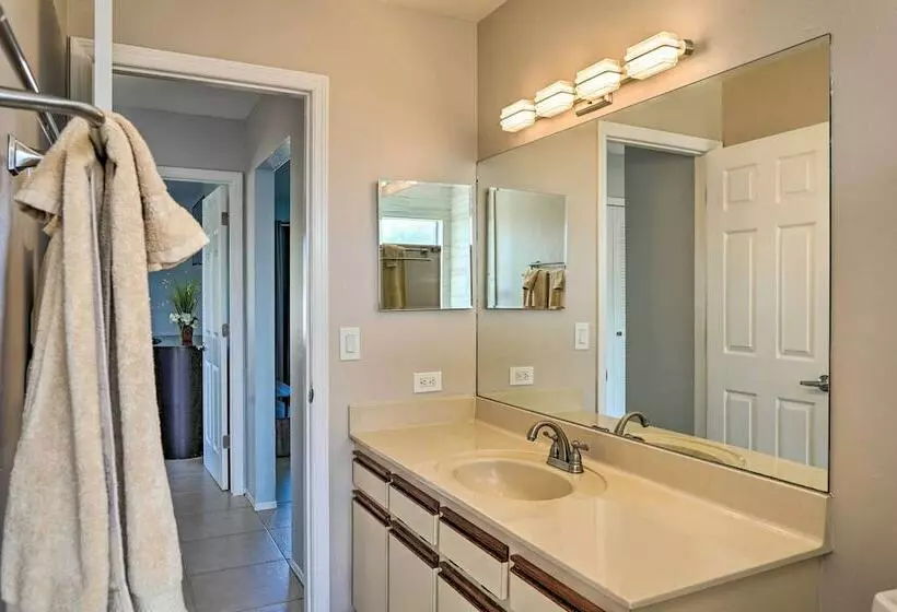 Lanai, Grill & Pets Welcome: Cape Coral Home