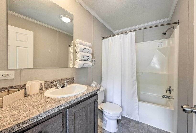 Cassopolis Cabin W/ Lake & Fishing Access!