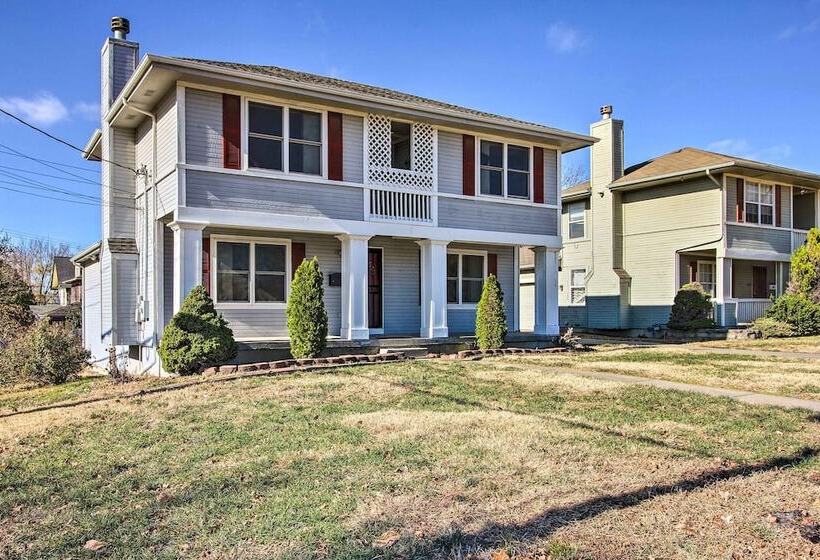 Central Kansas City Home < 3 Mi To Downtown!