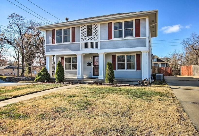 Central Kansas City Home < 3 Mi To Downtown!
