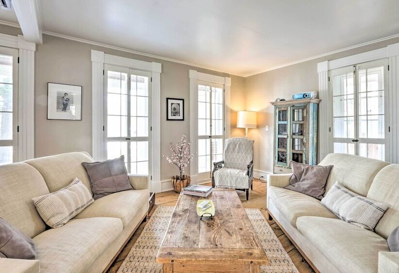 Charming Sharon Dwelling W/ Deck & Fire Pit!