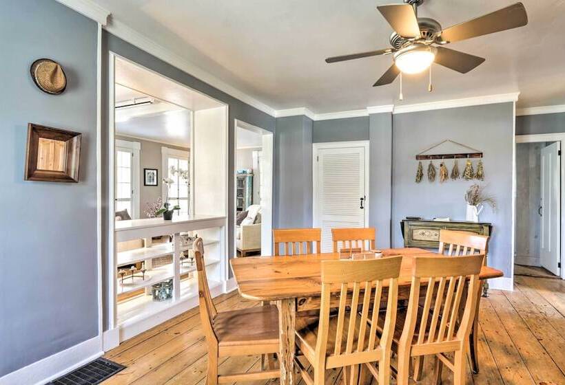 Charming Sharon Dwelling W/ Deck & Fire Pit!