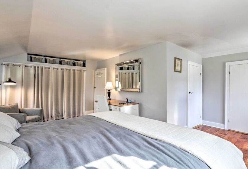 Charming Sharon Dwelling W/ Deck & Fire Pit!