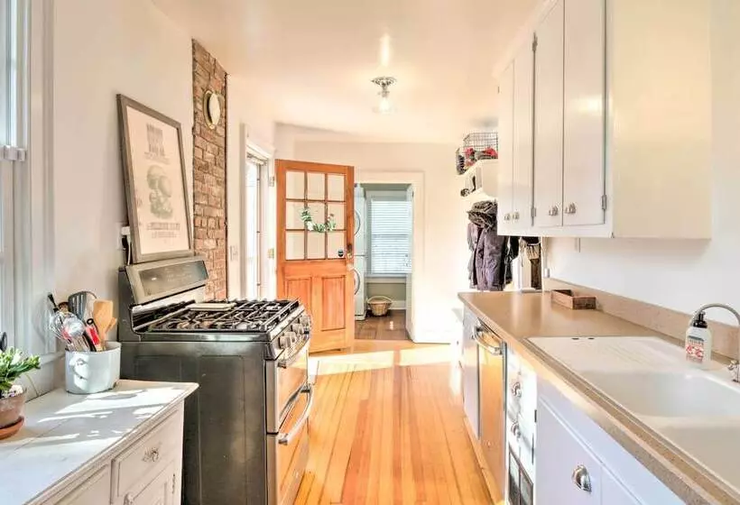 Charming Sharon Dwelling W/ Deck & Fire Pit!