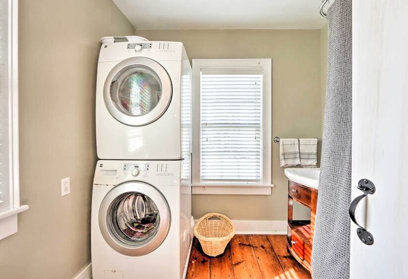 Charming Sharon Dwelling W/ Deck & Fire Pit!