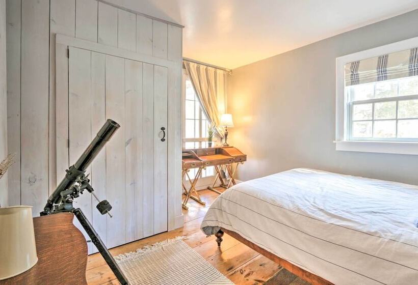 Charming Sharon Dwelling W/ Deck & Fire Pit!