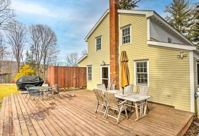Charming Sharon Dwelling W/ Deck & Fire Pit!