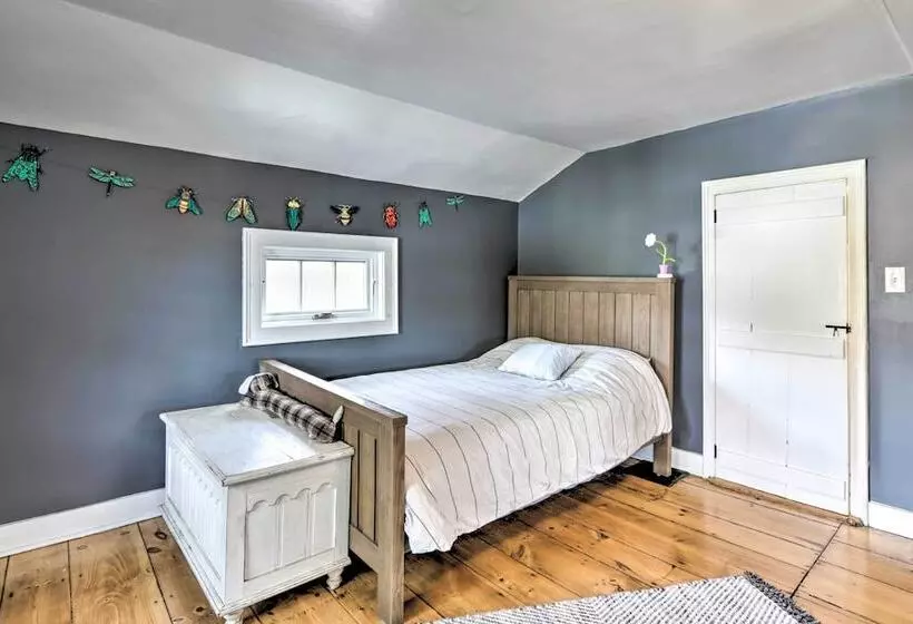 Charming Sharon Dwelling W/ Deck & Fire Pit!