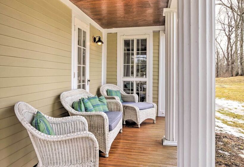 Charming Sharon Dwelling W/ Deck & Fire Pit!