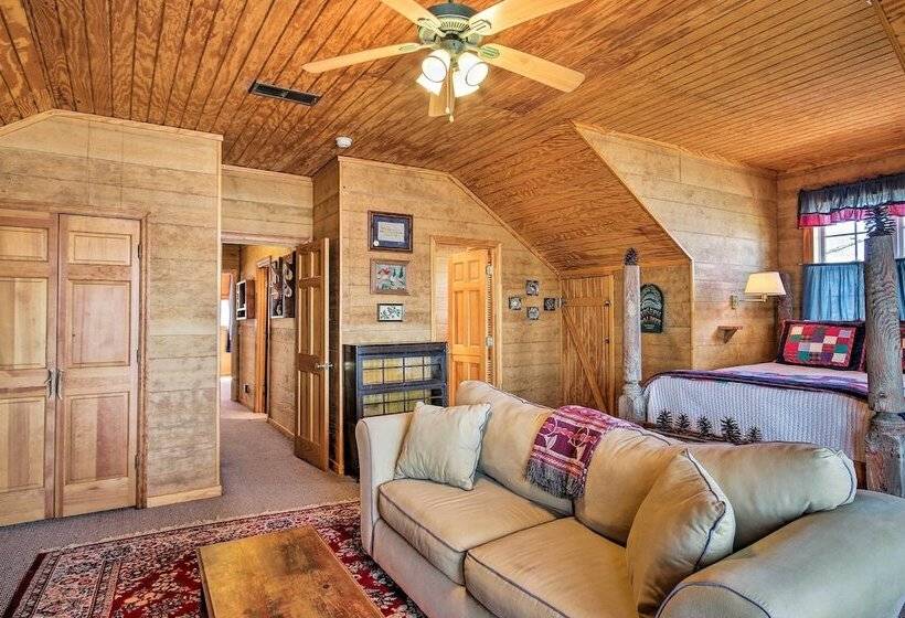 Charming Waterfront Ridgeway Cabin W/ Dock!