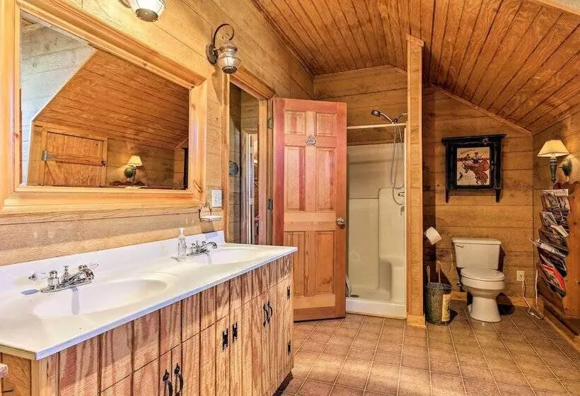 Charming Waterfront Ridgeway Cabin W/ Dock!