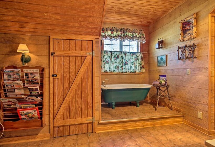 Charming Waterfront Ridgeway Cabin W/ Dock!