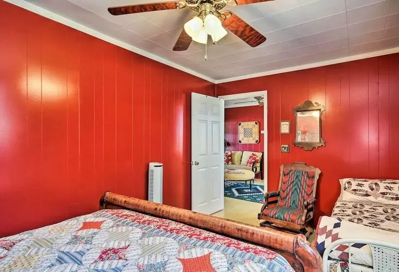 Charming Waterfront Ridgeway Cabin W/ Dock!