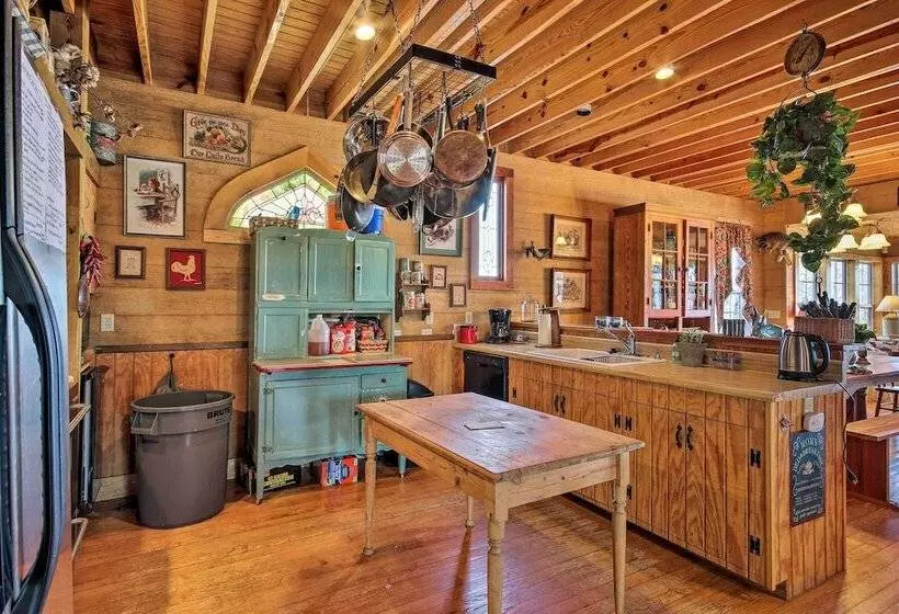 Charming Waterfront Ridgeway Cabin W/ Dock!