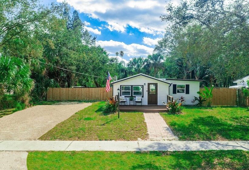 4 Mi To Dtwn: Jensen Beach Cottage