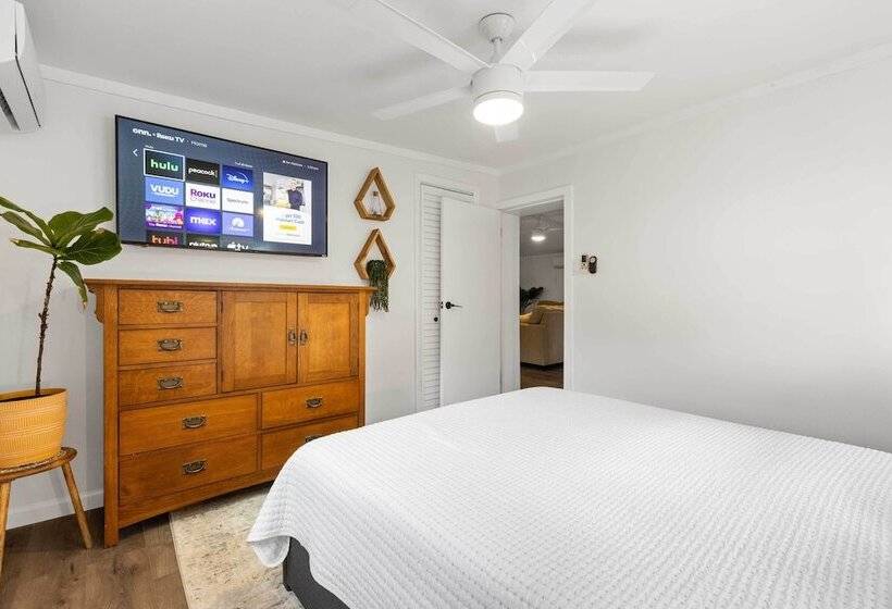 4 Mi To Dtwn: Jensen Beach Cottage