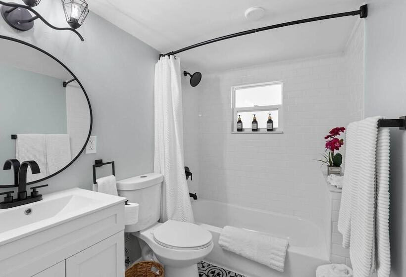 4 Mi To Dtwn: Jensen Beach Cottage