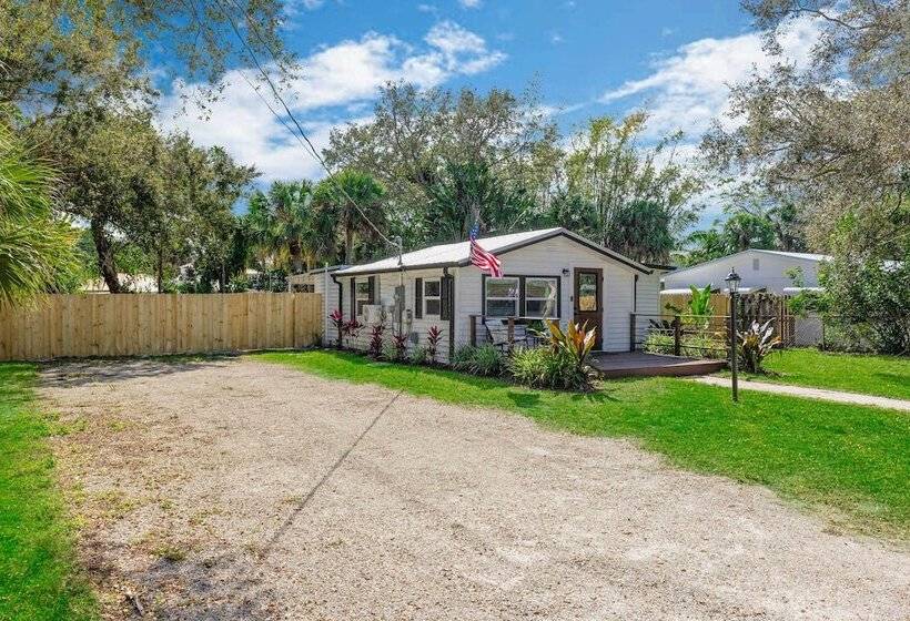 4 Mi To Dtwn: Jensen Beach Cottage