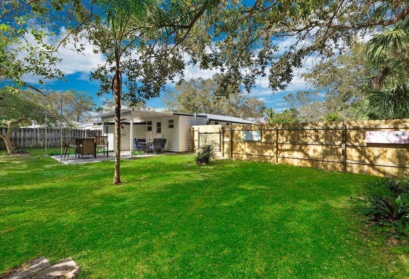 4 Mi To Dtwn: Jensen Beach Cottage