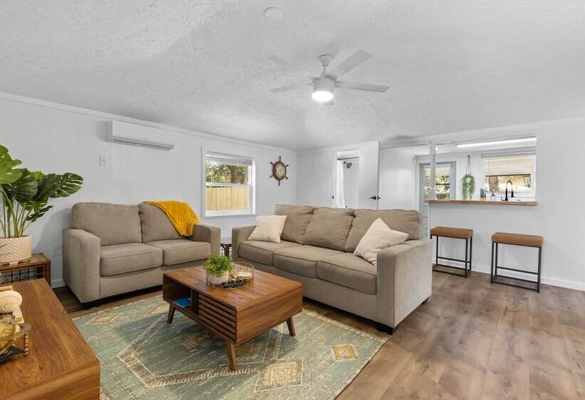 4 Mi To Dtwn: Jensen Beach Cottage