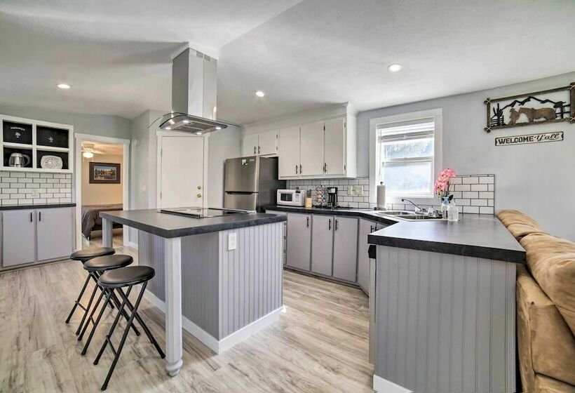 Cozy Ashton Abode W/ Yard Near Park & Pool!