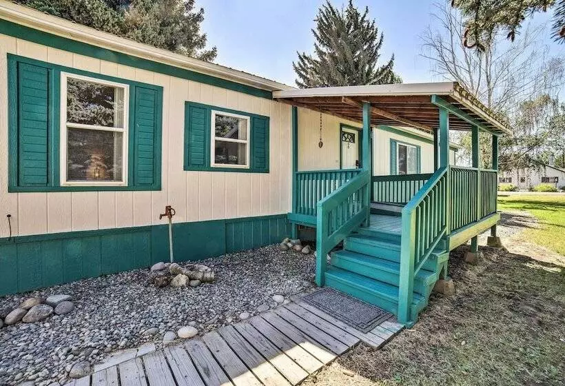 Cozy Ashton Abode W/ Yard   Near Park & Pool!