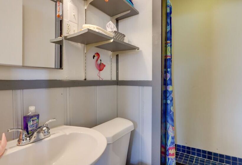 Cozy Camdenton Cottage W/ Deck + Boat Dock Access!