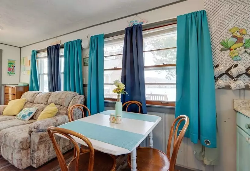 Cozy Camdenton Cottage W/ Deck + Boat Dock Access!