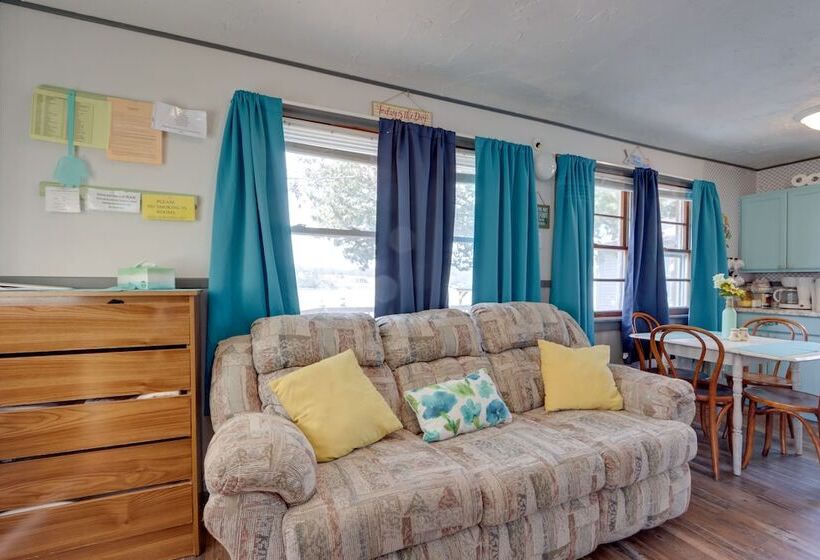 Cozy Camdenton Cottage W/ Deck + Boat Dock Access!