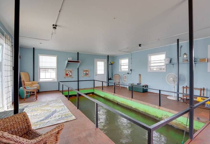 Cozy Camdenton Cottage W/ Deck + Boat Dock Access!