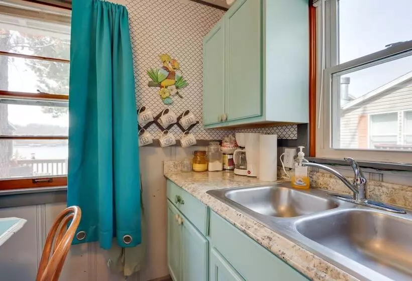 Cozy Camdenton Cottage W/ Deck + Boat Dock Access!