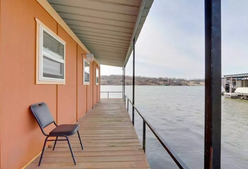 Cozy Camdenton Cottage W/ Deck + Boat Dock Access!