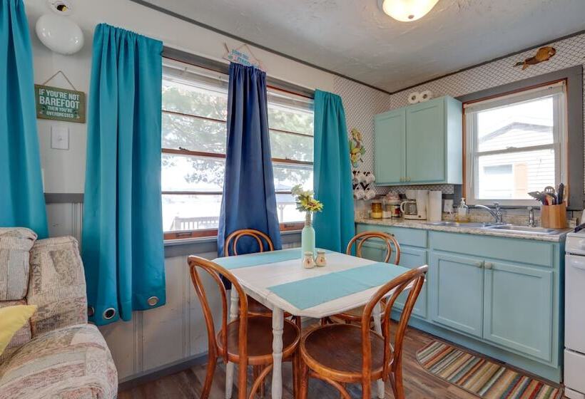 Cozy Camdenton Cottage W/ Deck + Boat Dock Access!